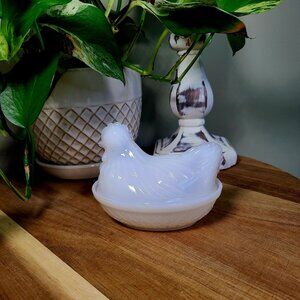 Vintage Milk Glass Hen On Nest